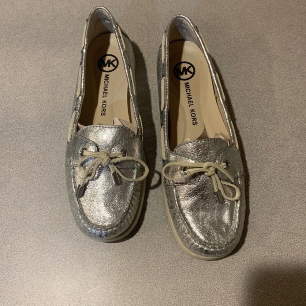 Michael Kors Silver Topsider Moccasin Shoes sz 8.5 M